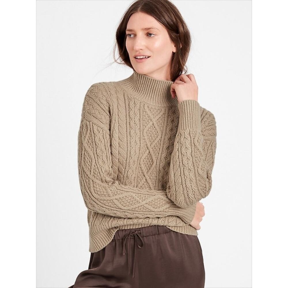 Banana republic wool blend neutral cable knit warm winter sweater M EUC casual